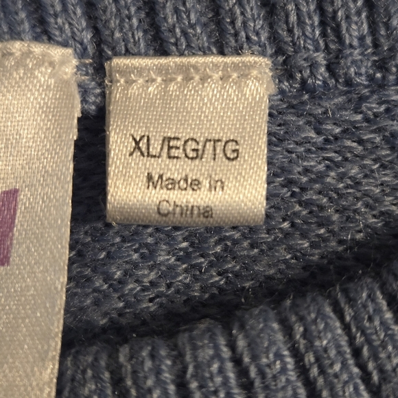 Disney Lilo & Stitch Festive Blue n White Crewneck Sweater Cozy Junior Girls XL - Picture 8 of 13